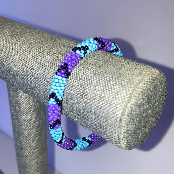 Microbead Slip On Bracelet Light Blue Purple Black Geometric 7.5 inches - Picture 3 of 7